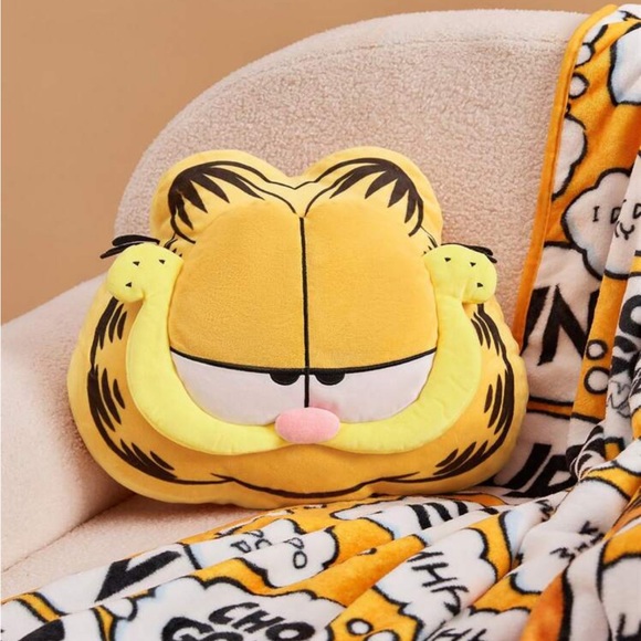 GARFIELD X Yellow 3d Decorative Pillow - Picture 2 of 6